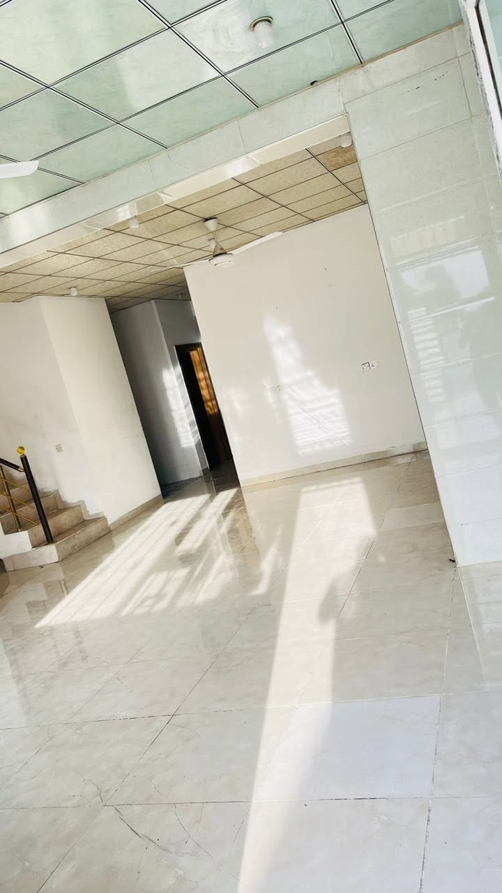 دار للايجار بناء حديث 
المساحه ٢٠٠ متر 
يحتوي الدار على٢ نوم واستقبال ومطبخ وهول  ومجموع  صحيات 

 
#الموقع_كركوك 
حي عدن مجمع كركوك ستي  
***********
