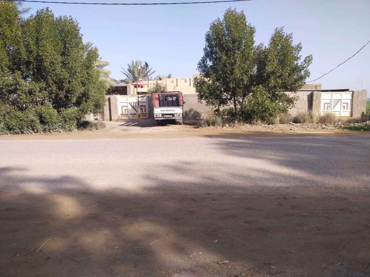 يا الله ارض زراعيه6 دونم عقد35 مجدد عشره سنه مع بيتين مع بستان الباقي تزرع حنطه وشلب بالنجف ناحية الحريه سعر 175 مجال قليل استفسار***********
