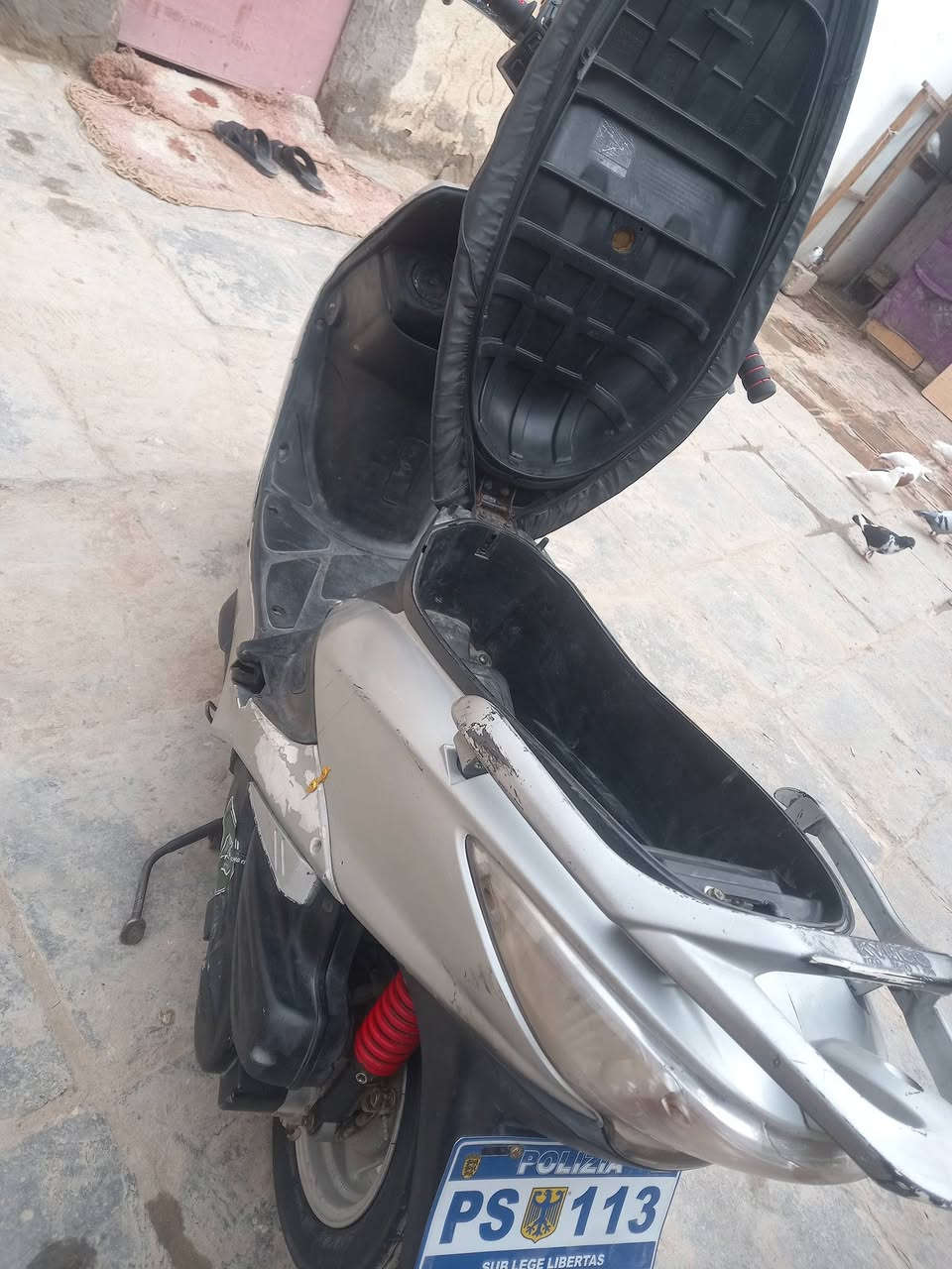 السلام عليكم دراجه جي فور يباني جاهزه نكره سلف محرك ناعم وسريع كهربائيات كله شغاله بريكات دسك مامي وخلفي دراجه خير من الله ما تعبك كامله مكمله خاص مفتوح وهذه رقمي ***********
