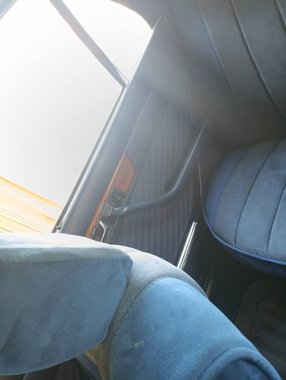 سلام عليكم مارسيدس 90 كلشي شغال بيه بيع او مراوس حسب القناعه ***********
السعر 75$ قابل للتفاوض
