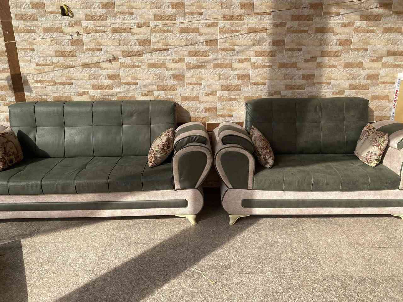 السلام عليكم تخم نظيف يحتوي على كرسيين وقنفتين كبار  وقنفه وسطيه مابي اي كسر والقماش ماله نظيف  السعر 300وبي مجال العنوان كوت اي استفسار اخر مراسله الصفحه او الاتصال بل الرقم ***********
