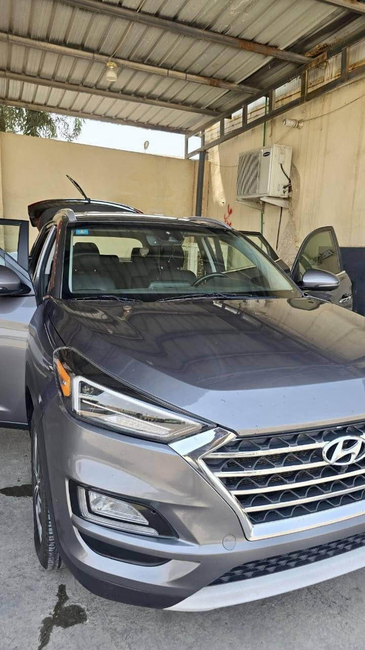 ⭕️ للبيع: سيارة توسان موديل 2021 (استيراد أمريكي)

⭕️ الحالة القانونية:
بدون رقم، منفيس وقابلة للترقيم في بغداد والأنبار.

⭕️ الحالة الفنية:
الضرر خفيف جداً (ضربة بنيد بسيطة)، والمحرك مكفول بحجم 2400 سي سي.

⭕️ المواصفات:
 • تحكم كامل بالستيرن
 • نظام ECO لتوفير الوقود
 • حساسات
 • شاشة عرض بحجم كبير
 • تبريد مزدوج (قطعتين)
 • مقاعد جلد

📍موقع السيارة: الرمادي – زنكورة

💵السعر: 16,700 دولار (قابل للتفاوض)

📞للاستفسار: ***********

#معارض_العراق #سيارات #توسان #معارض #للبيع #وارد_امريكي #الرمادي #الانبار #الرمادي
