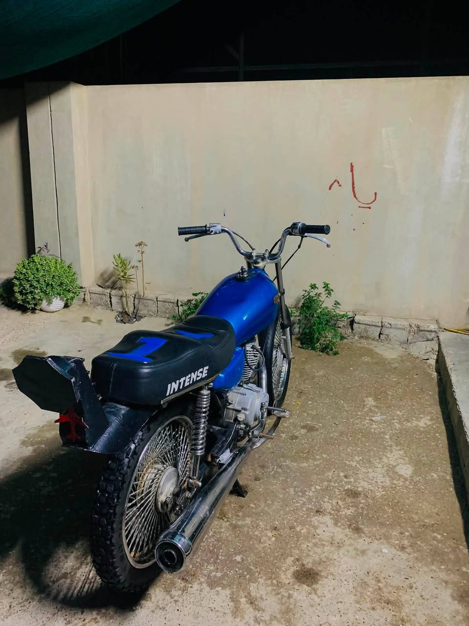 سلام عليكم دراجه نامه 3احرف دراجه خير من الله ربع دينار لا تصرف عليها موديل 17 سعر 325وبيها مجال حك جيه ***********
