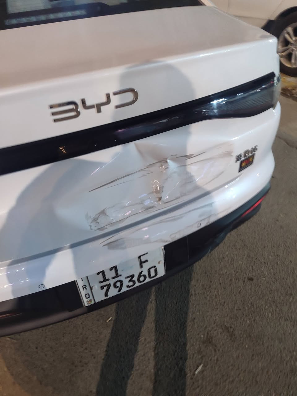 byd 05 سيارة زيرو اخذتها قبل يومين مسجلة كاملة باسمي ماشي 600 كيلو صارت بيها طخة ابو التكتك ابيعها على وضعها ب 18 مليون ***********
