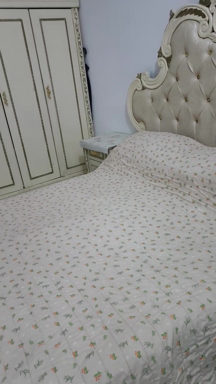 غرفه نوم نضافه٧٠/٪ سعر ٤٠٠وبيه مجال واتساب فقط  ***********
