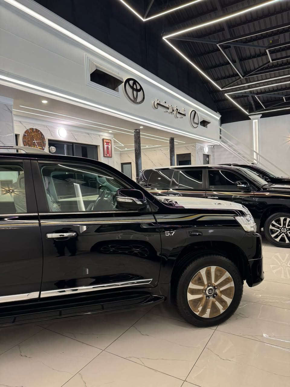 •	أعلى فئة VIP فول كامل vxs
• محرك 5700 سي سي (V8)
 • كفالة عامة سارية وتشمل الدعاميات
 • مغلفة PPF
 • ماشية 35 ألف كم فقط
 • جكات (تعليق هيدروليك)
 • صندوق خلفي كهرباء
 • استخدام نظيف جدا
      •السيارة جديدة رقم اربيل
      • تخويل تضليل سنوية
      •   سيارة بأسمي تحويل مباشر 
      • موديل السيارة ٢٠١٩
      • بريم اصل 
      • كراسي تدفئة تبريد 
      •داخل قرميدي مميز 
       • رادار خروج عن المسار 
     فئة ال vxs معروفة تجي اعلى فئة بالانكروزر
مكان السيارة بغداد للاستفسار:واتس اب ***********
