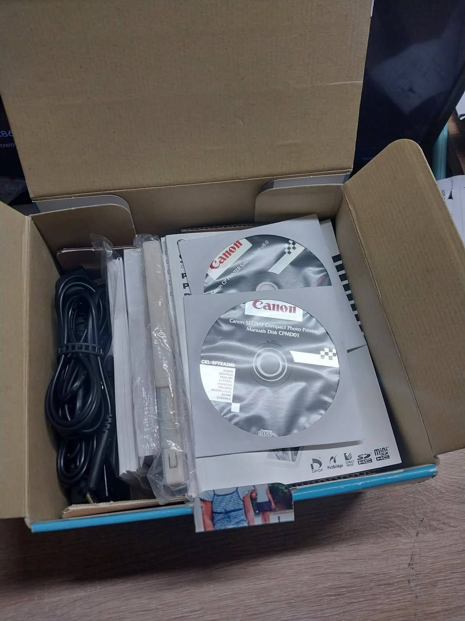 طابعه مال صور جديده ما مستخدمه ملحقات كله كاملة مكبوسه ما مفتوحه 
السعر ٥٠ الف قفل قفل 
ملحقاتها كامله
حبر 
اوراق بند 3 ومن ضمنهم لاصق
اقراص 2 واحد تعريف وثاني برنماج تعديل صور 
وبعد هواي اشياء


**إذا كنت صاحب هذا الإعلان وتريد حذفه لأي سبب، رجاءا أرسل رسالة إلى الدعم الفني**