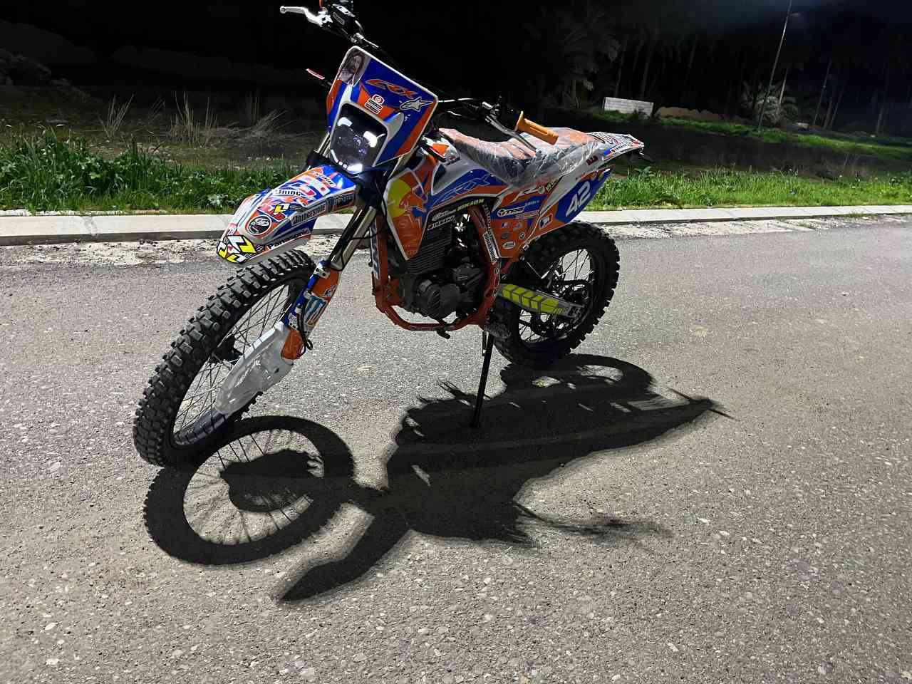 سلام عليكم لبيع قفاز crx محرك 300 موديل 2024 سعر 950 مكاني خانقين رقم ***********
