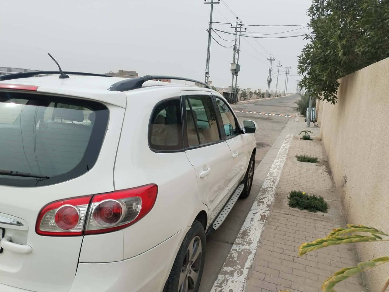 السلام عليكم
سنتافي ٢٠١٢
 ٤ سلندر جاهزه السياره محرك وكير وحداديه
بيها قطع صبغ ابيع عام بيها بابين عكس السايق مبدلهن أثر ضربه
تدفئه تبريد ثلاجه فتحه بالقماره السياره بأسمي تريد مداور تريد وكاله رقمها شمالي سليمانيه
ابيع ١٢٥ او مراوس چانچان ٧ راكب نظيفه
*********** للتواصل
وبي واتساب ايضا
