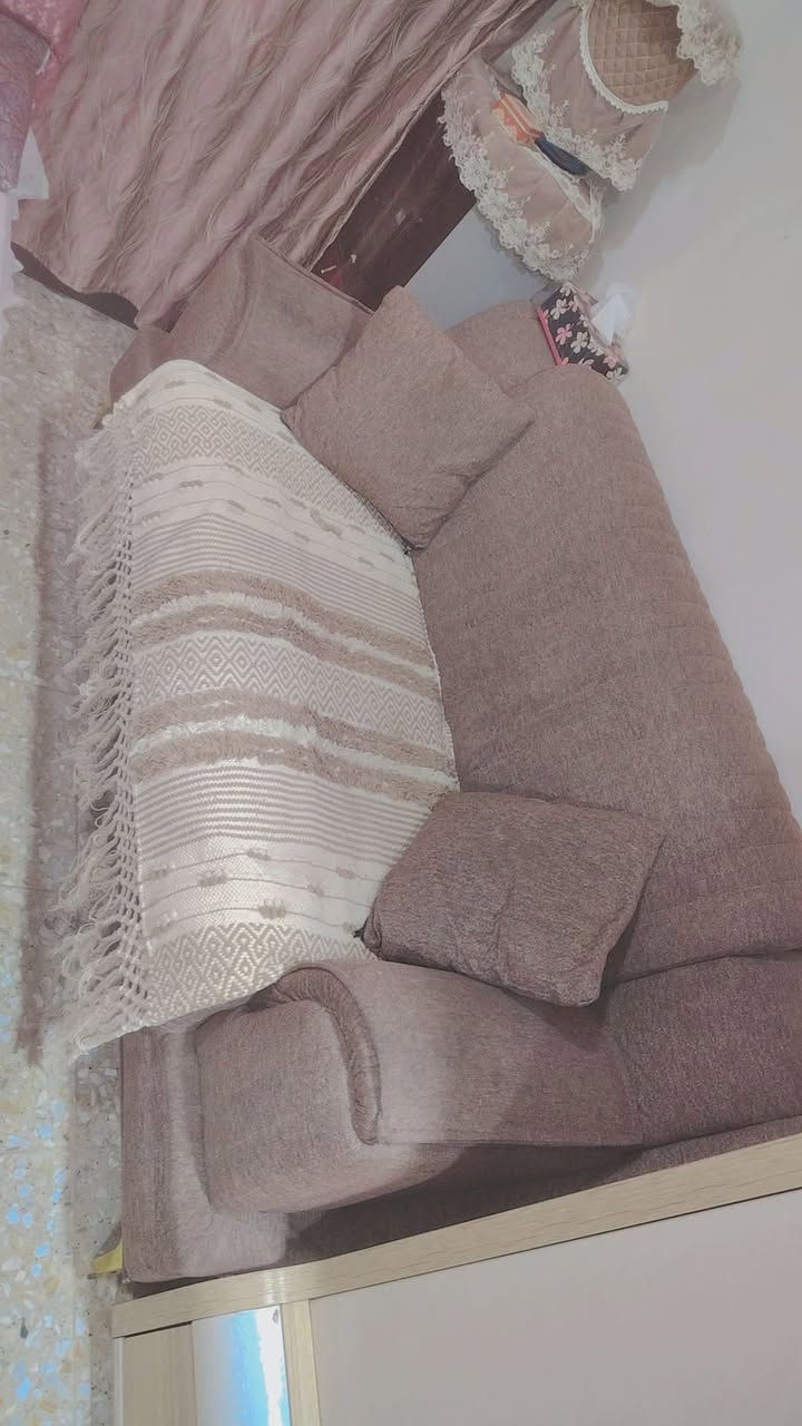 هلو بنات حبيباتي عندي هاذا التخم 10 مقاعد كلش حلو ونظيف ومرتب لان انتقلت لمكان أصغر فأريد ابيعه اجيب اصغر هو ومفارشه كعدته مريحه تجنن خشب بنات مو العادي واريده 450 وبي مجال للماعدها للي بنفسها تخم قابل كله فلوس ومو عبالجن سعره رخيص خاف مكسر تجين وتشوفين كعدته تخلينه بالصاله بالاستقبال وبنات توصيل ماعندي مكاني بغداد حي اور تعالي وشوفي وبيج خير ودللي😁😍


**إذا كنت صاحب هذا الإعلان وتريد حذفه لأي سبب، رجاءا أرسل رسالة إلى الدعم الفني**