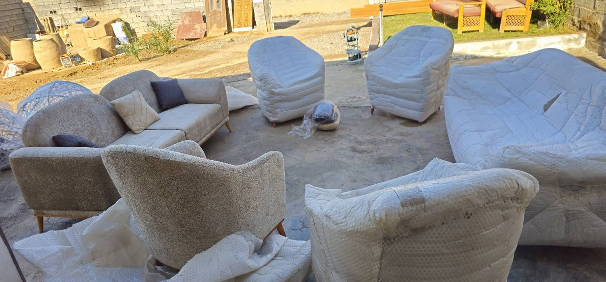 للبيع سعر فقط ٩٠٠ جديد ***********
