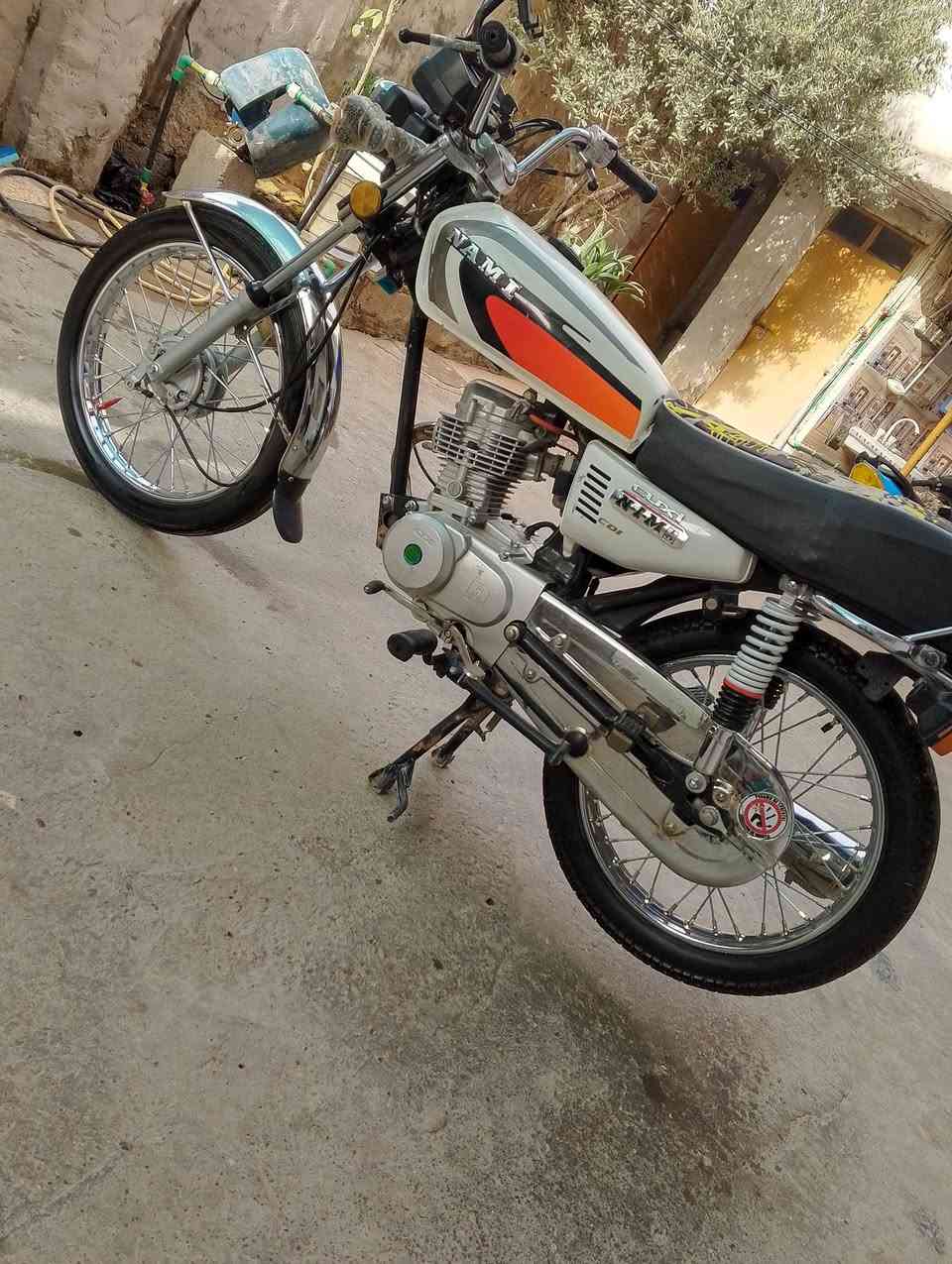 السلام عليكم نامه 23بلاديه مامفتوحه دراجه نضافه كدامكم سعر 550خاص ماعندي مجسر المفرك ***********
