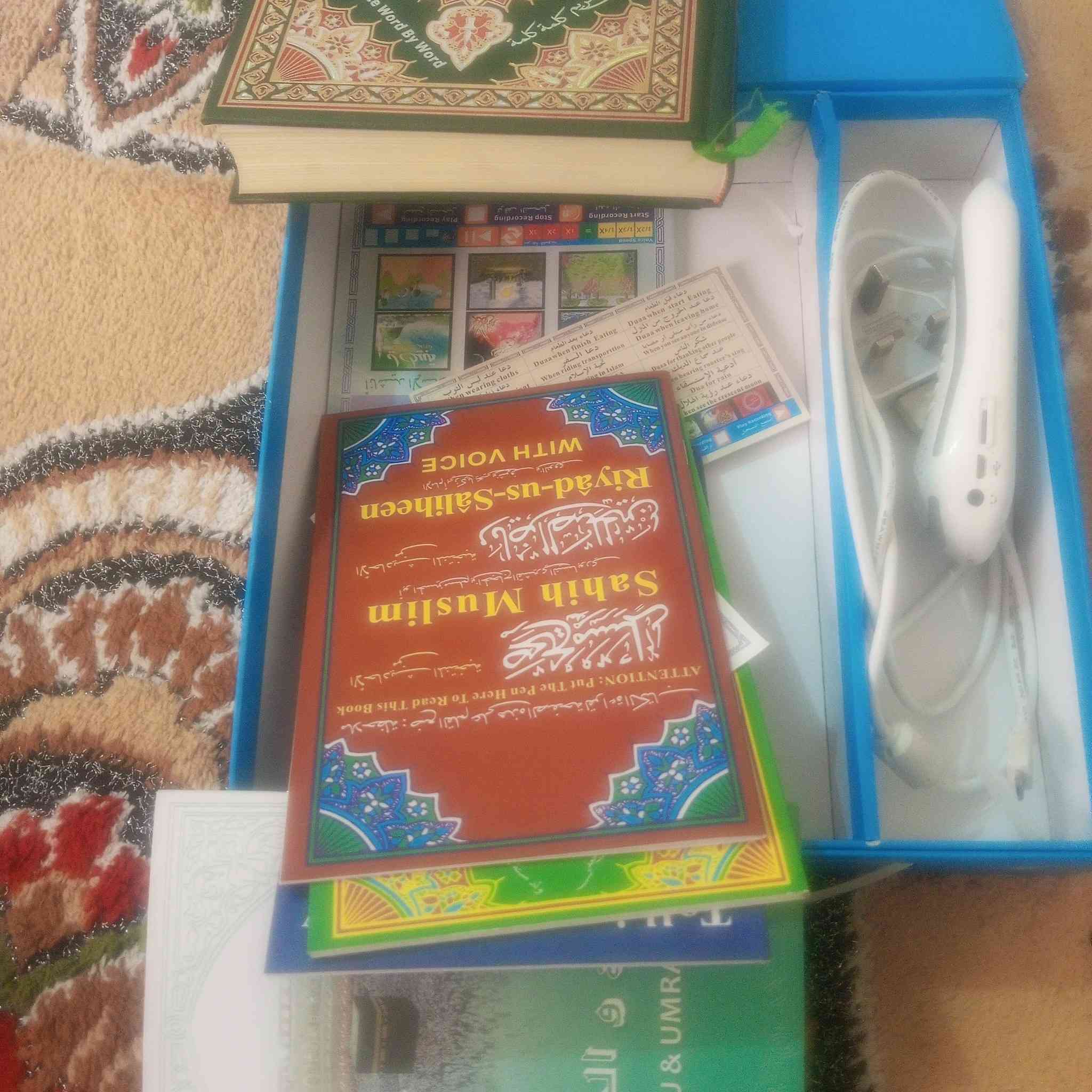 سلام عليكم قران ناطق مع محتوياته كامله  نطق وتسجيل ونغمات قرانيه للبيع واتساب او ***********
