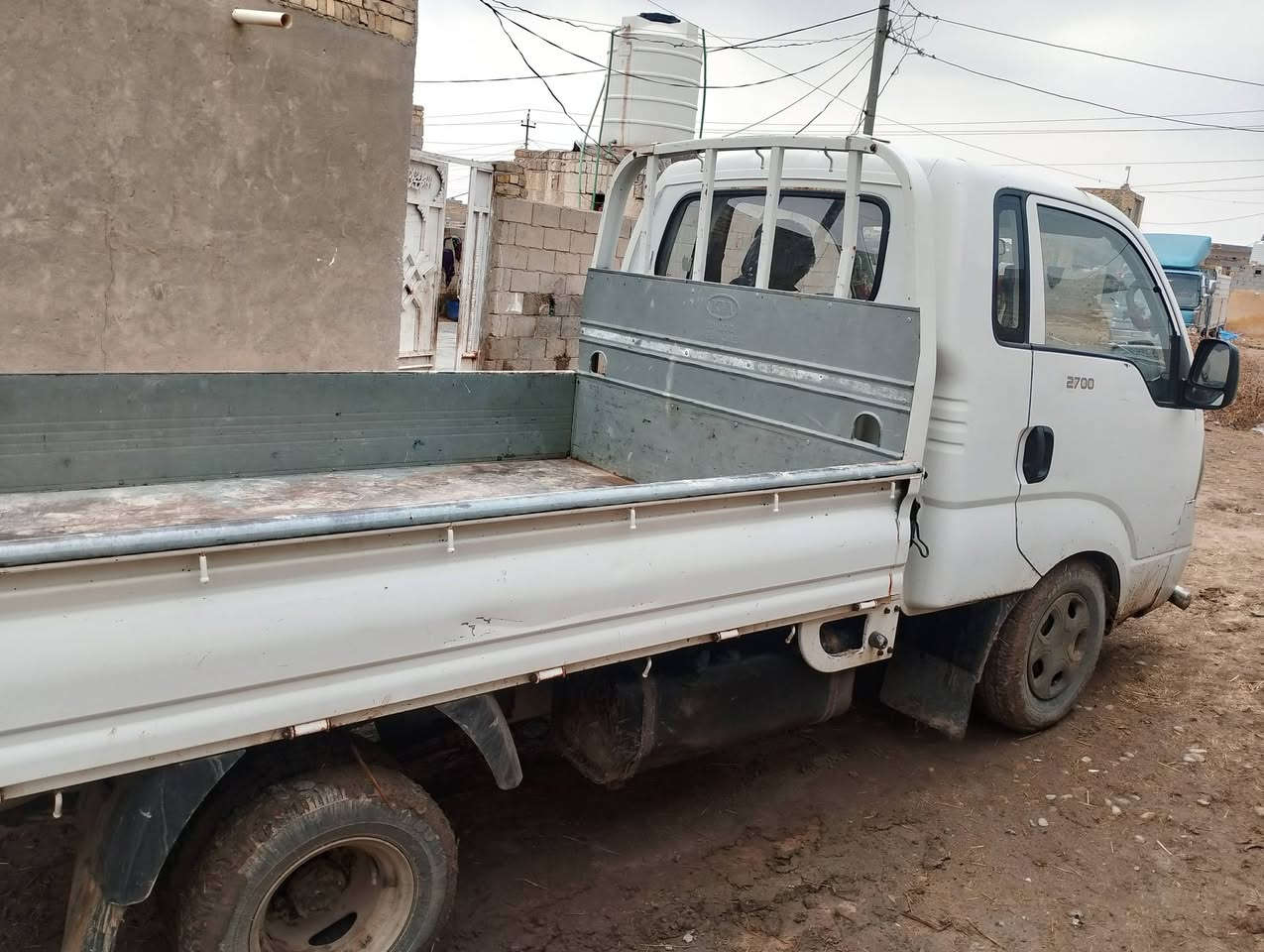 السلام عليكم كيه لبيع موديل 15تخم تاير محرك نضيف سنويه 27 مداور ثاني يوم تبريد ثلج  رقم ذي قار مكفوله ***********
