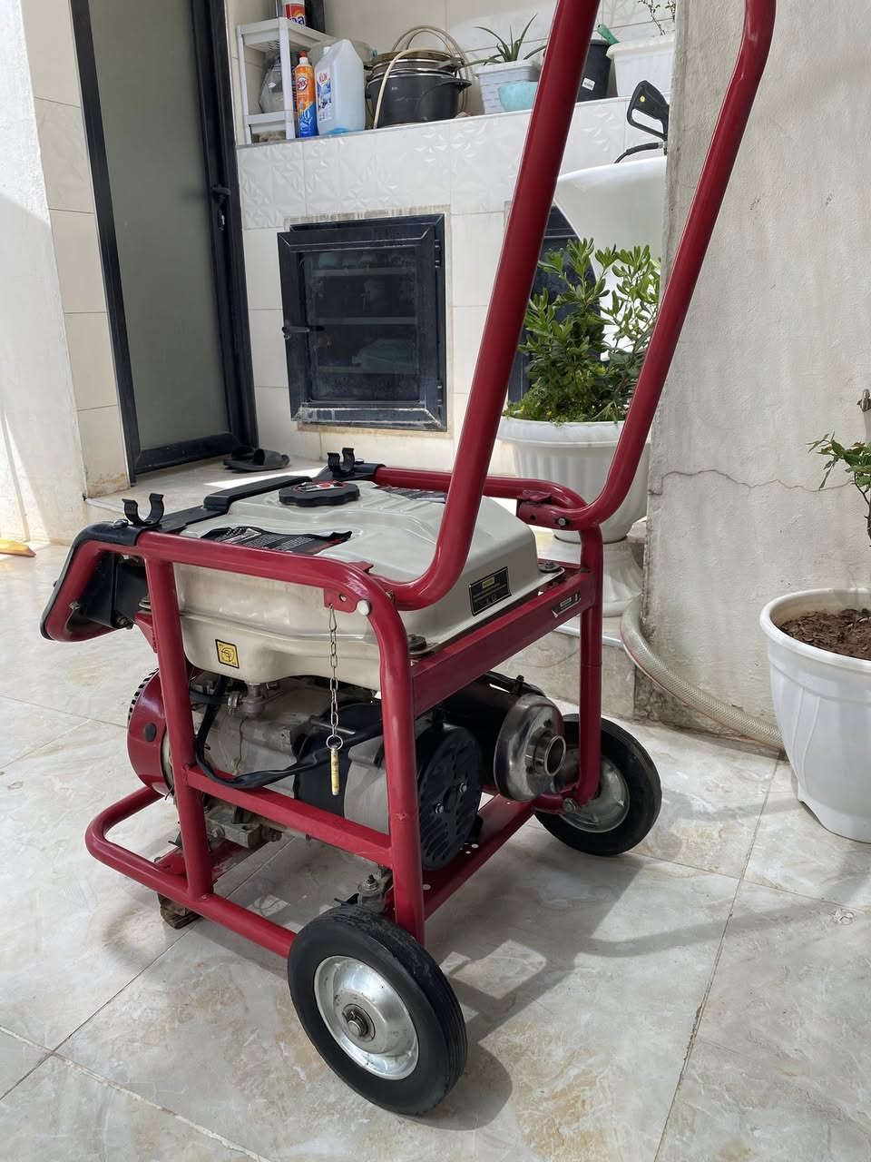 مولد بانزين 8 أمبير / 2KV
السعر 350 الف / ***********
