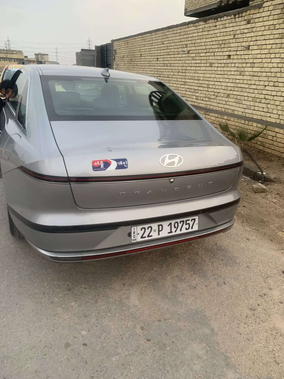 ازيرا 2023  وارد كوري غاز  اربيل  باسم شركة صار شهرين من دخلت
بيها رش كلير  3 قطع. بدون فتح ولا معجون 
محرك 3500
فول ما عدا البانوراما
بصمه 
رادار 
تحديد مسار 
قيادة ذاتيه 
كشنات كهربائية
كشنات خزن 
استيرن متحرك
كشنات تدفاة وتبريد 
ويل كب 18 
شاشة متصله 
حساسات خلفية وأمامية
جنطة ذكيه كهربائية 

السعر 220 
الاتصال ***********
البصره حي بغداد
