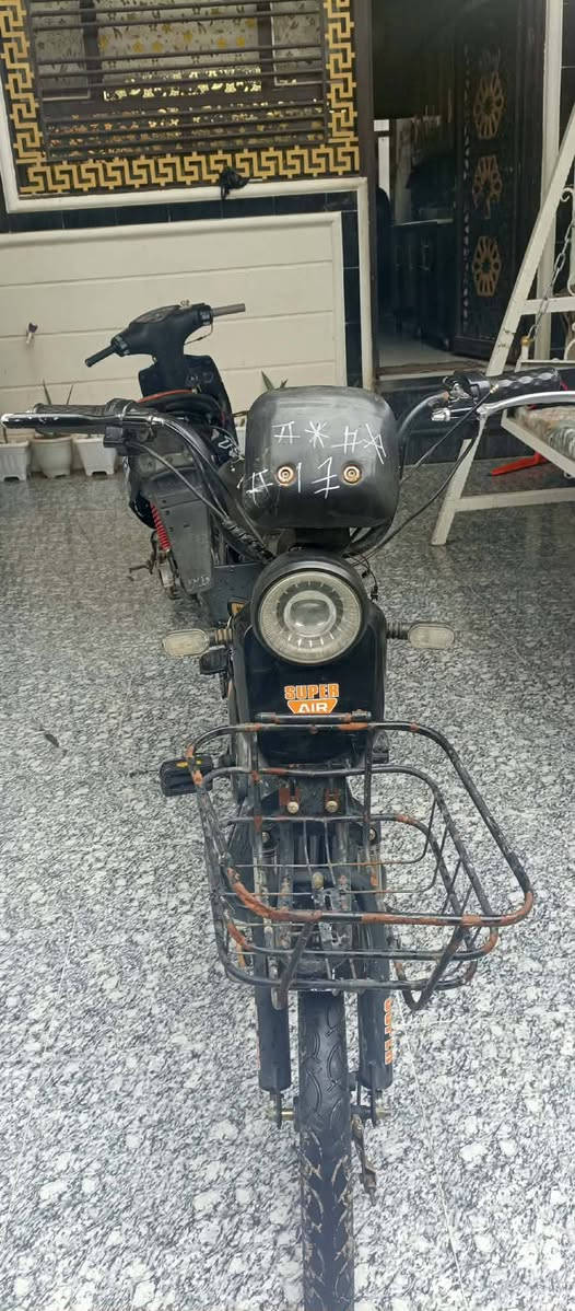 سلام عليكم
باسكل شحن للبيع 

موديل 2025

لون اسود 

بطاريات نص عمر 

مابي نقص فقط العداد ميقره 

بيع او مراوس 

السعر 250 وبي مجال 

ديالى شهربان 

***********
