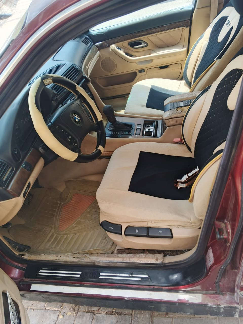 سلام عليكم بي ام خفاش مسكر 740 مديل 1995 
كير مكينه حلوات حداديه نص عمر تبريد تدفئه شغال مسجل ومضخم صوت شادلها 
رقمها بصره تحويل ثاني يوم 
راعيها يطلب ورقتين يطيحن من سعر 
كشرها شوي تعبان شوفت عينك 
تخم تاير قبل 3 اشهر شاده 
سياره 8سلندر 
سعرها 48 وبيها مجال 
مامتواجد نت خابرني وبخدمتك 
 بكاني البصره العاليه ***********
