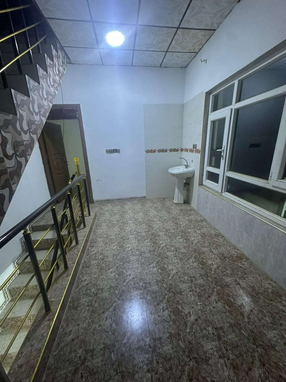 🔶🔶  بيع_مستعجل

🔶 دار طابقين (زراعي ) للبيع .

🔶المساحة : 100 متر واجهه 5 متر.

🔸الطابق الاول يحتوي/ ( استقبال  _  هول داخلي  _ مطبخ _ صحيات داخلي وخارجي  _  منور   _ كراج ) 
🔸الطابق  الثاني ...
يحتوي /( غرف نوم عدد ( 2 ) _هول _ صحيات ) ..

🔶الموقع : حي الواسطي / قرب حديقة فدك  _خلف ماركت مصطفى.

🔶السعر : مناسب جدا

للاستفسار عن السعر يرجى المراسلة  أو الاتصال على ارقام  التالية ☑️
 ☎️ ***********
       ***********

أو مراجعة مكتب الكنز للعقار الواقع حي الواسطي قرب مول حجي زياد تحت مسجد نور الدين الزنكي
