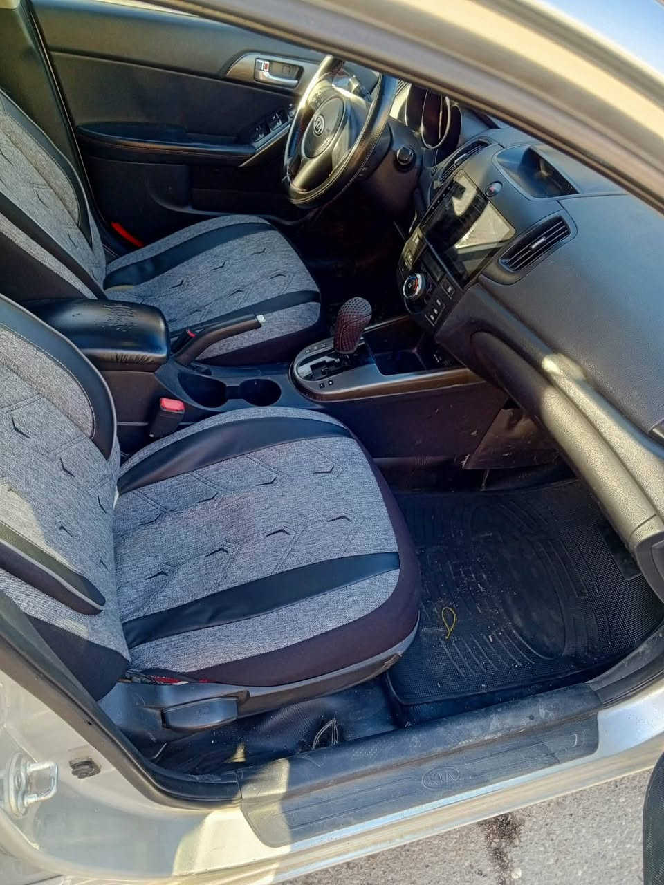 كيا سيراتو 2011
لون سلفر كوري 
فول مواصفات بصمة تنته 
بدون ضرر بدون صبغ ... ملاحظات بسيطة
محرك 16 
رقم اربيل مسطره 
تحويل صاحبها الشرعي
السعر دفتر وبيها مجال 
مكان السيارة موصل
***********
