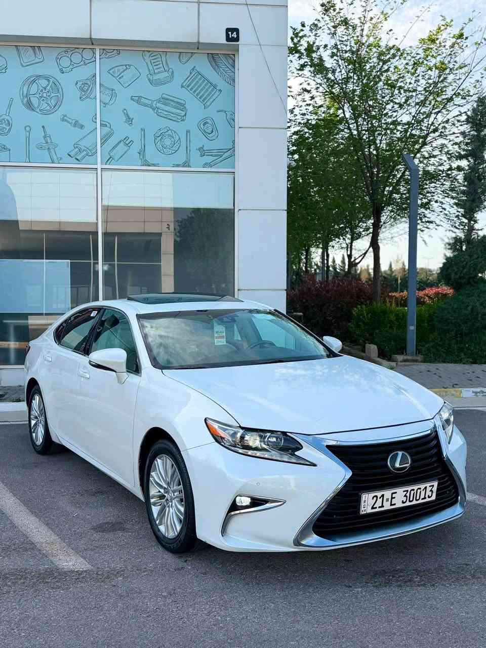 LEXUS ES 350 2017

✨ فول مواسەفات

✅ کوشنی سارد و گەرم (کارەبایی)
✅ سلاید
❌ پانۆراما نییە
✅ سنووق شەفت
✅ ڕاداری پێش و ڕاداری ئاوێنە
✅ لایتی ناوچەی کوێر
✅ کوشنی سایەق و سەکن، هەردووکی خەزنە

🎨 سەیارەکە تەنها ٢پارچەی بۆیاخە، بێ ناوگرتن.
⚙️ گێڕ و مەکینە بەشەرت

💰 نرخ:176$ مەجال
*********** السليمانية, العراق
