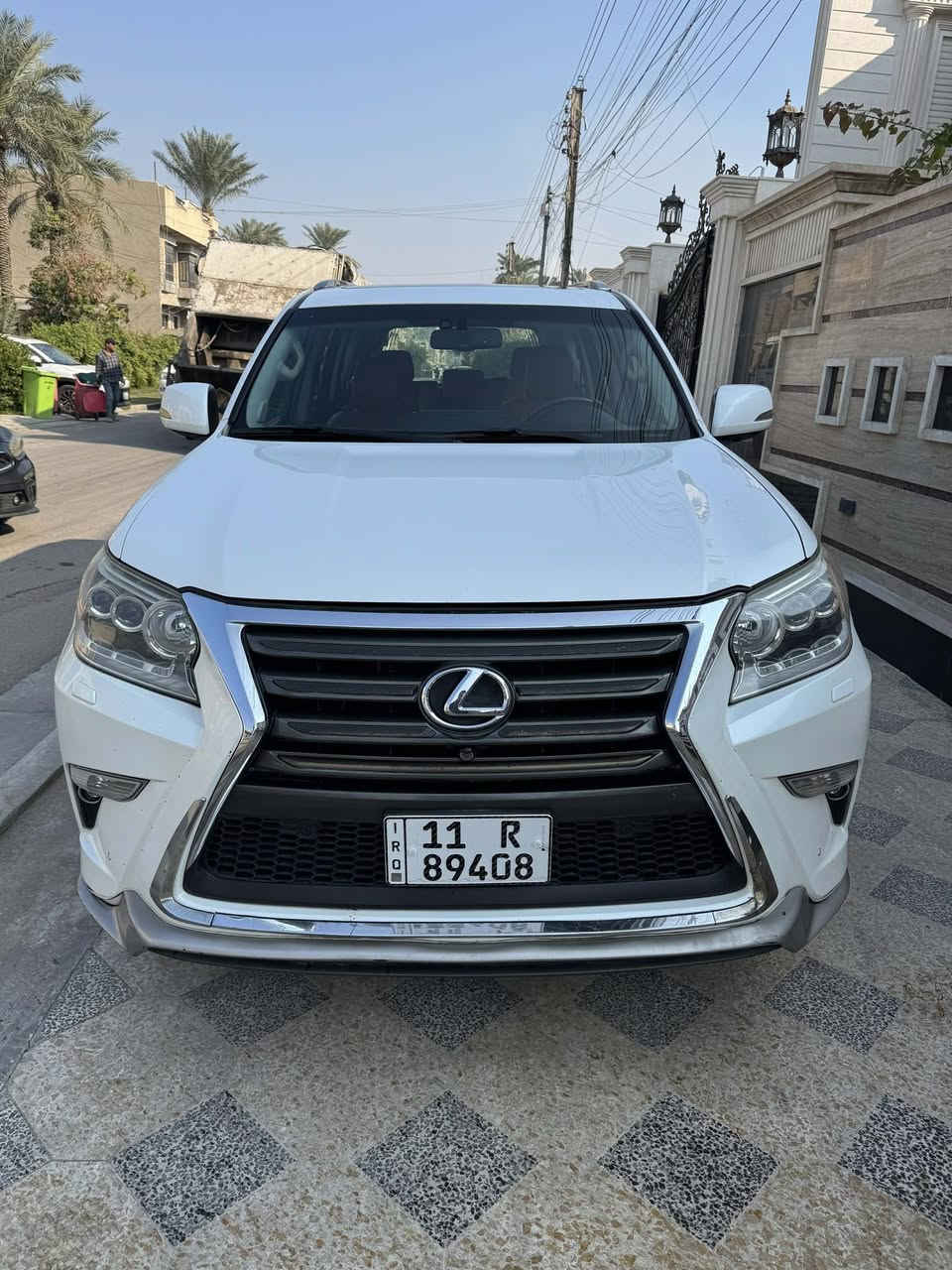 السلام عليكم 
برادو لگزز 2014 
محرك V8    4600
كفاله عامه 
فول الفول داخل قرميدي 
ماشية 173 km 
بأسمي 
جاهزه للأخير بدون اي نقص 
العنوان / السيديه
العسر / 278 
للأستفسار / ***********
