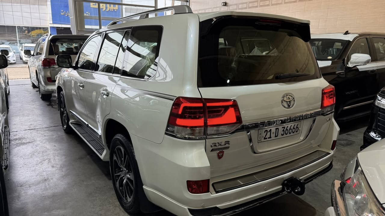 السلام عليكم 
لاندكروز 2021 
جديدة كلش 
ساز اصلية 
مع رقم مميز
كراسي كهرباء 
صندوك كهرباء 
لايت led
ويل جبير 
كامرات 4 
فتحة سقف 
دبل ماوس 
شاشات خلفية 
شاشة امامية 
مري شفط 
دشبول لكزس 
اشاير LED 
بصمة 
السعر : 57،300
وبيها مجال 

***********
