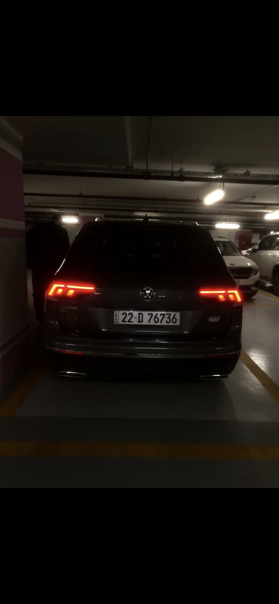 من رخصة الادمن
Volkswagen Tiguan 
فولكسفاغن تيكوان (بانوراما، 7 مقاعد)

موديل :2020 
الصنف : SEL
سعة المحرك :  4 سلندر 2.00cc turbo مسوينها دبل كازكيت يعني فول عادي وما عليك زود 
  
الوارد : وارد امريكا :- حادث خفيف(صبغ بنيد وربع جامرلغ نفسه معدل بارد ورصعه خفيفه ب باب خلفي ) 

رقم الشاصي: 3VV3B7AX5LM121864
اللون الخارجي : فيلي 
اللون الداخلي : جلد اسود
قراءة العداد :48الف ميل

الرقم : اربيل- العراق - تحويل وكاله 

السعر :18,200$  (182$) قابل للتفاوض 

الاضافات

- مقود D وS
- بانوراما
- 7 راكب
- رادار امامي خلفي
- شاشه كبيره
- شاحن واير ليس
- حساس مرايا جانبيه (نقطه عمياء) 

- ويل كب بلون سياره
-  تبريد خلفي وامامي
-  نظام مساعدة عدم الانحراف عن الطريق 
- نظام carplay wireless 
-  شاشة وسطية
-  نظام النقطة العمياء 
-  هاند بريك بصمة + اوتوو هولد
- نظام توقف تلقائي عند الرجوع
 -  كاميرة خلفية بدقة عالية 
 -  نوع مقعد السايق: كهربائي - جلد - تدفئة
 
-  المصابيح:   - إضاءة ليد
  

مكان سياره كركوك 
***********
