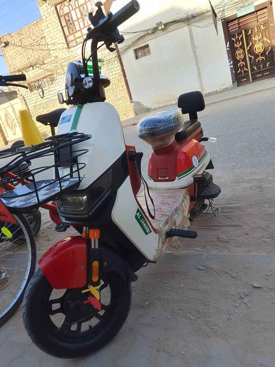 السلام عليكم درجه شحن للبيع أربع بطاريات كل بطاريه حجم32  درجه حجمها 16 درجه نضيفه السعر 450 وبيها مجال الستفسار راسلني على الصفحه


**إذا كنت صاحب هذا الإعلان وتريد حذفه لأي سبب، رجاءا أرسل رسالة إلى الدعم الفني**