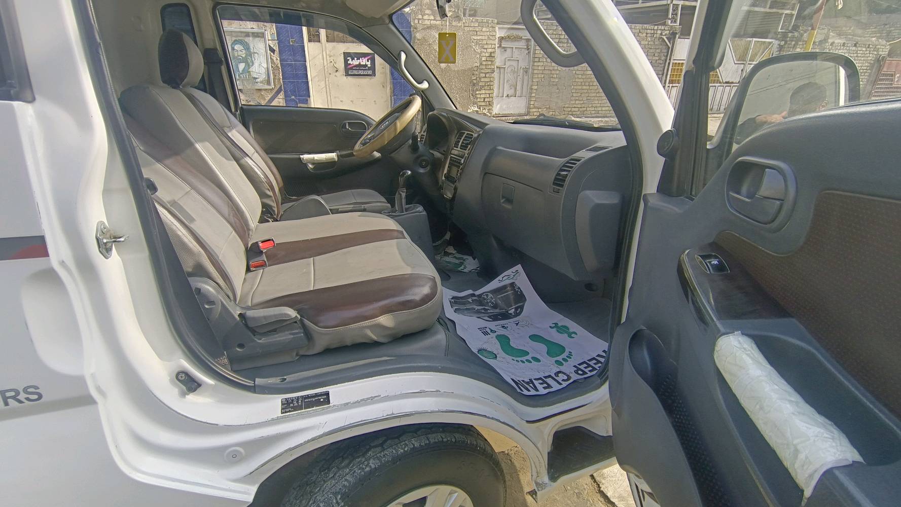 كيا بنكو موديل 2016  محرك 2700 بلادي
مكفولة كفالة عامة ضربة وكص وتبديل صبغ مكانات بصيطة 
شاصي مكفول 
محرك كير اكسن مكفول 
تبريد شقال 
تخم تاير امامي خلفي جدد 
حدادية جديدة
سيارة مامتعوبة علا وضع الشركة 
السعر 114  وبي مجال 
رقم بغداد  وطني تحويل مباشر. سنوية لغاية 27
مكاني بغداد مدينة الصدر الاورفلي 
رقم الهاتف ***********
