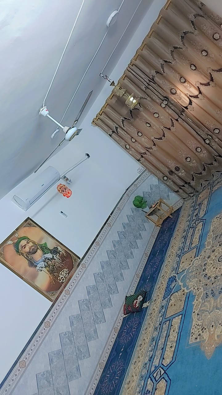 بيت للبيع في منطقة الحسينية الراشديه السكلات منطقة ١٣ مساحه ٢٠٠م قاطين الجوه نص عكاده الباقي كله صب سعر ٩٧بي مجال ***********
