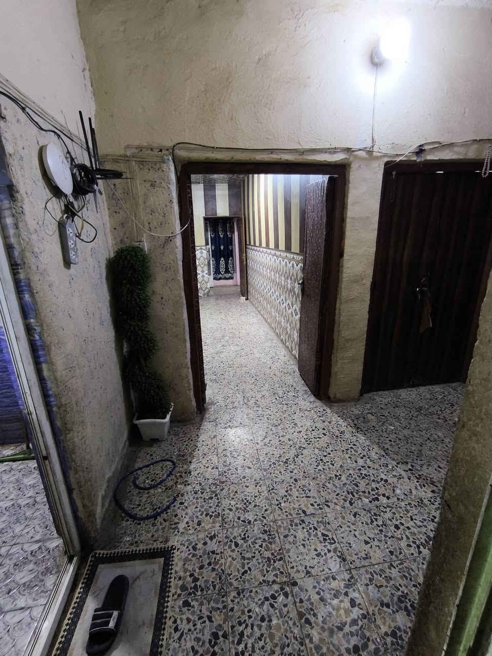 دار للبيع مساحه 200قاطين قرب شارع 60 للاستفسار ***********
