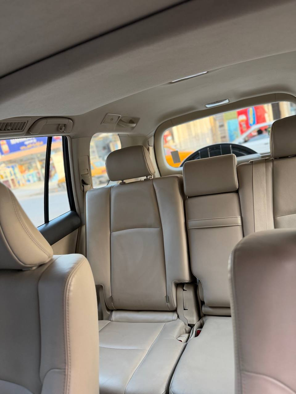 برادو ٢٠٢٣ وكالة جيهان ٧ راكب كفالة عامة ماشية ٣١
مقعد السائق كهربائي   
 • نظام تحكم تلقائي في درجة الحرارة   
 • نظام تشغيل عن بُعد 
  نظام مفتاح ذكي   
 شاحن لاسلكي 
حساسات وقوف.  
 • نظام تثبيت سرعة 
 • تحكم على المنحدرات 
 • مانع انزلاق / نظام 4×4
مصابيح أمامية LED   
 فتحة سقف 
السعر ٤٧٠ $ رقم اربيل  شرط التحويل مكان السيارة بغداد  المشتل ***********
