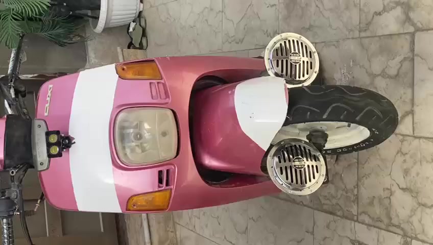 السلام  عليكم بوليس للبيع دراجه حلوه تخبل مفتوحه فقط ولفات  دراجه كامله ما ناقصه اي شي مكينه خرسه يعني من  اكلك خرسه خرسه  بدون البوش ابيعهه سعرهه550 وبيهه مجال مكاني بصره طويسه ***********
