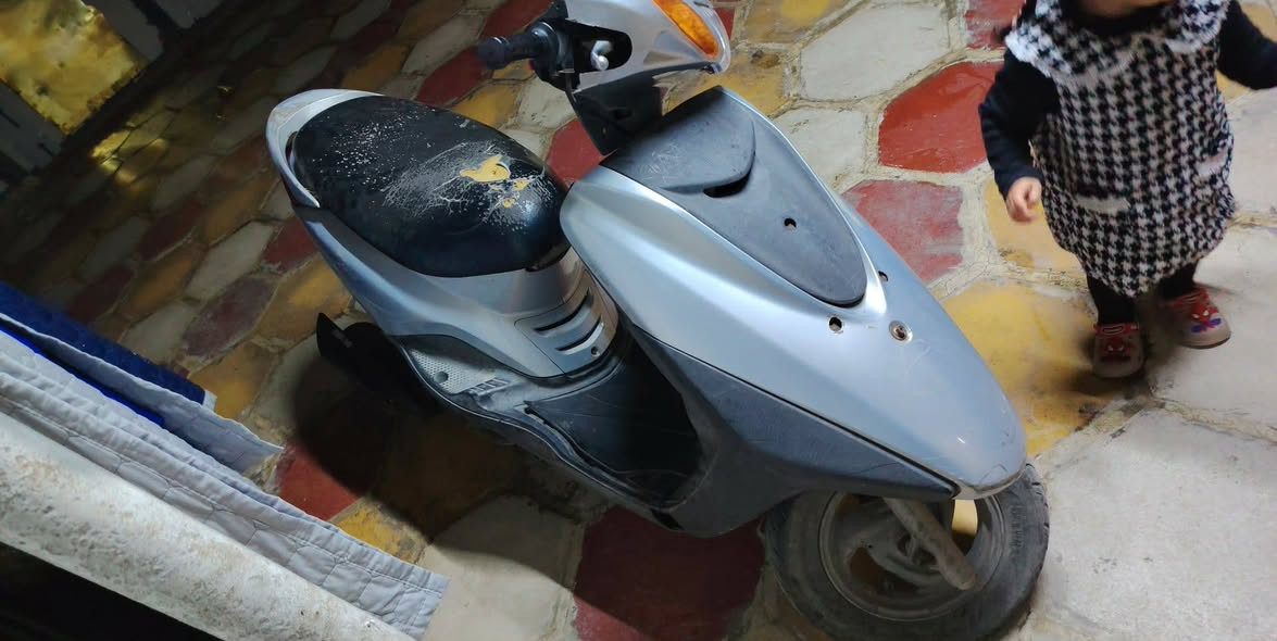 سلام عليكم دراج بريز البيع دراجه الله شاهد جديد شوفت عينك او هس مسويلها ادامه كامله بس كابريتر شويه تعبانه يعني الي يأخذها يبدل بس كبريتر كهربائيت كلها شغله دراجه نكره سلف السعر (550) هذ رقمي وتساب بي ***********
