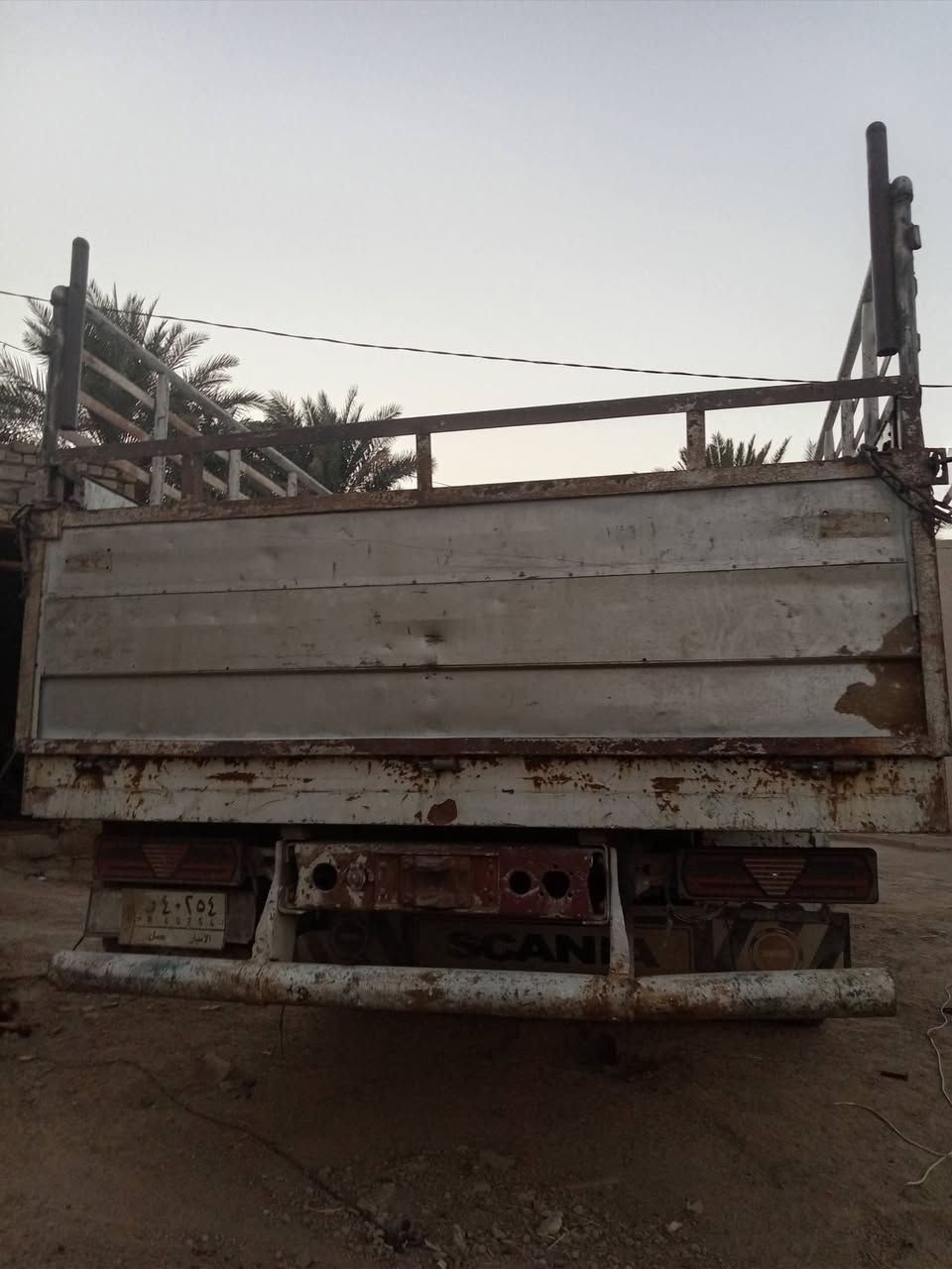 بدي للبيع الطول 6متر وربع والعرض 2 متر ونص الصفاحيات 80 والمحجر 60 العنوان السماوه *********** موبايل
