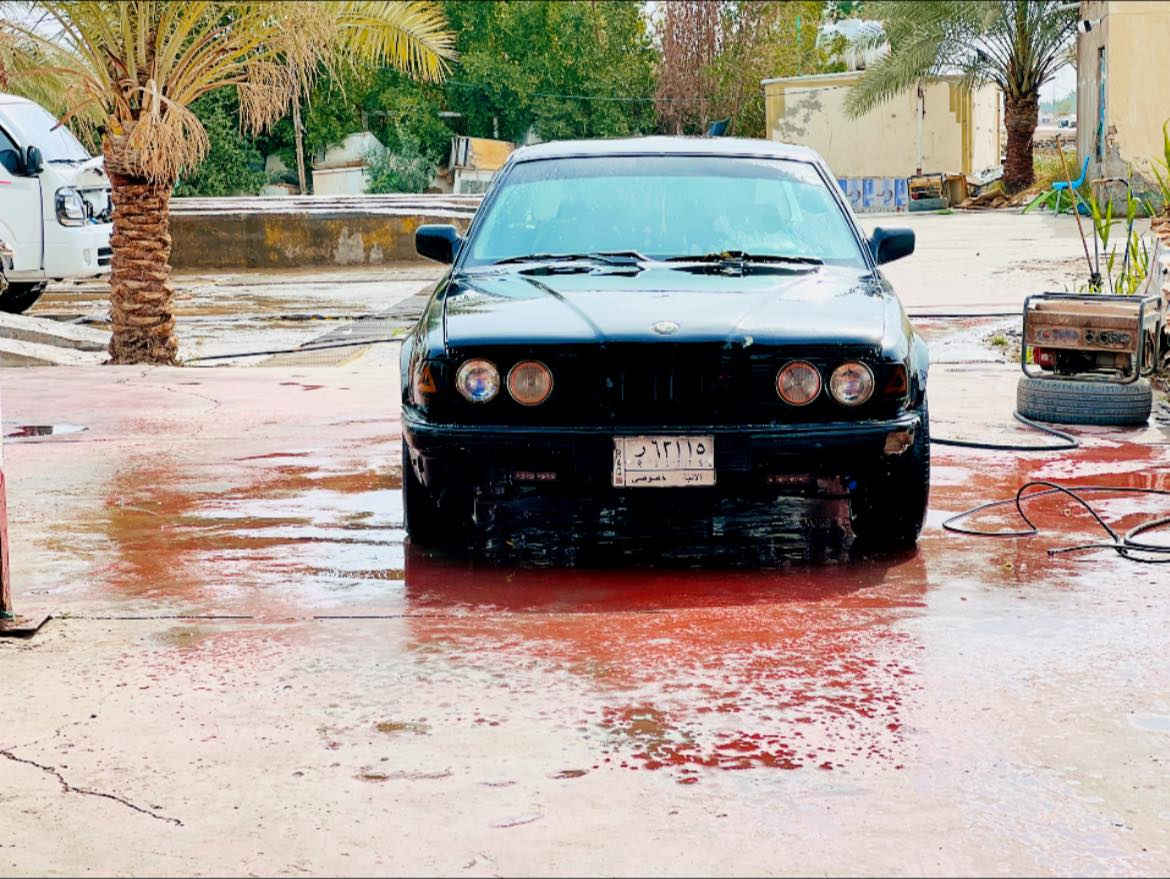 بي ام 735
للبيع او المراوس 
حسب القناعة سيارة لاضربة ولا طخة بيها عظم سليم جاهزة نقصها فقط دعاميه
***********
