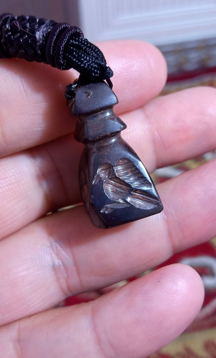 ♦️تبارك الرحمن الرحيم 
♦️قلاده حديد صيني قديمه 
♦️مرصوده ٤ رصود 
♦️للبيع فقط يوجد توصيل


**إذا كنت صاحب هذا الإعلان وتريد حذفه لأي سبب، رجاءا أرسل رسالة إلى الدعم الفني**