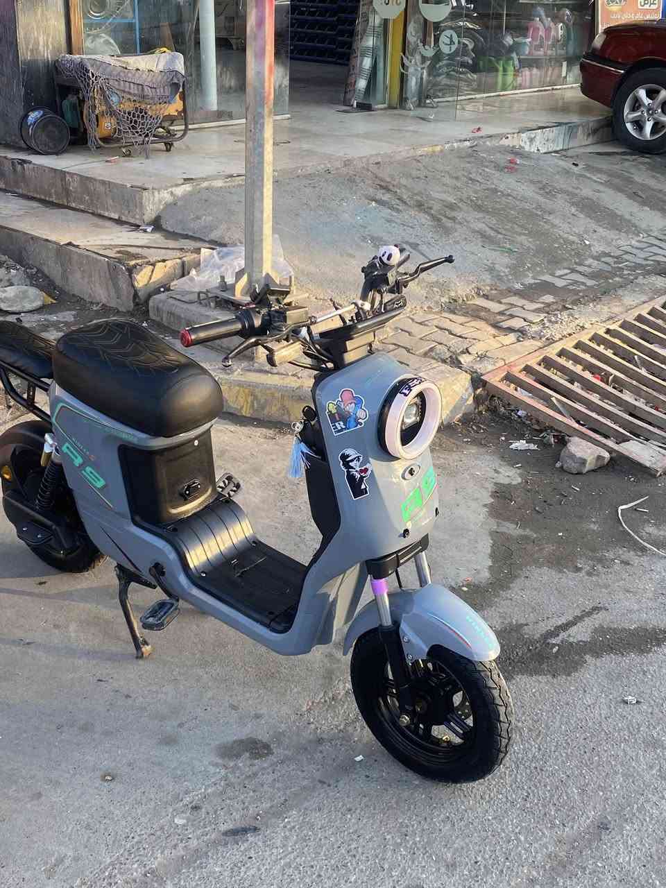 للبيع دراجه شحن للبيع جديده حيل ماطور كامل من كل شي بريك دبل باتري مضبوط ماطور مايتعبك ابد كامل مجهزه على ايدي ماطور اني محتاج وبيعه ماطور سله كامل تجوه وره السعر 450بي مجال بصيط ***********
