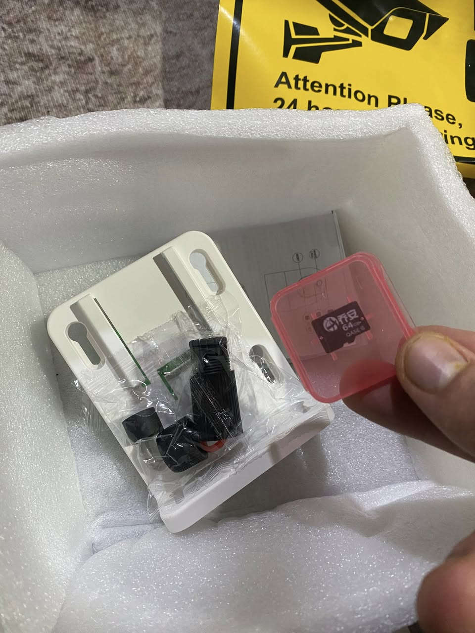 كاميرا مراقبة عملاقة ثنائية
٣٥ ألف قفل كامله ملحقات 
التواصل خاص او واتساب ***********
