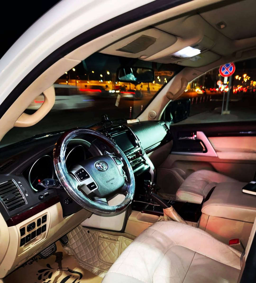 لاندكروز 2014 vxr اعلى فئة فول مواصفات
محرك 8 سلندر  4608cc
مكفوله من الصبغ والحادث والكير والمكينة مامفتوح بيها ثنين بارد بسيط فقط 
ماشية 170 الف كيلو اقل مشي بخواتها 
سعرها 358 ورقة
*********** اتصال او واتس اب
