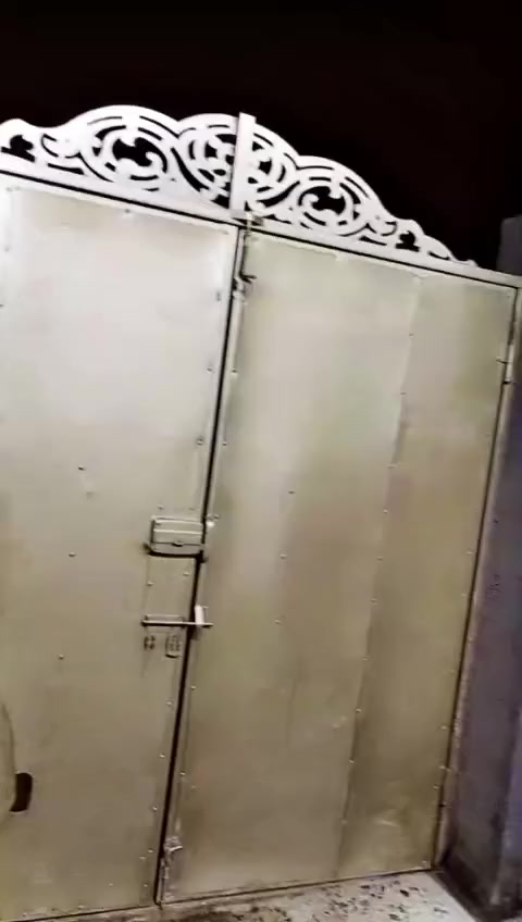 سلام عليكم 
بيت للبيع مساحة100متر
بغداد مدينة الصدر الحميدية شارع سيد عودة
المنطقة ماي ومجاري وكهرباء السعر40وبي مجال
للستفسار***********
