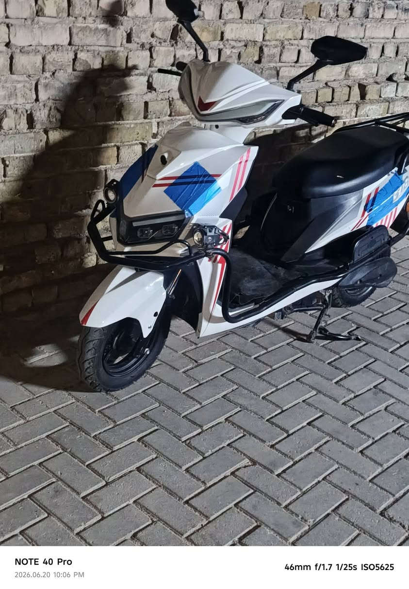دراجه شحن ست بطاريت مصطر جدد عل فحص دراجه نضيفه كلشي شغال بيهي بك وبارك وياهي صندوق  بصمه عدد ٢ وسويج عدد ٢ نظام سرقه وقفل ستيرن *********** سعر ٧٠٠
