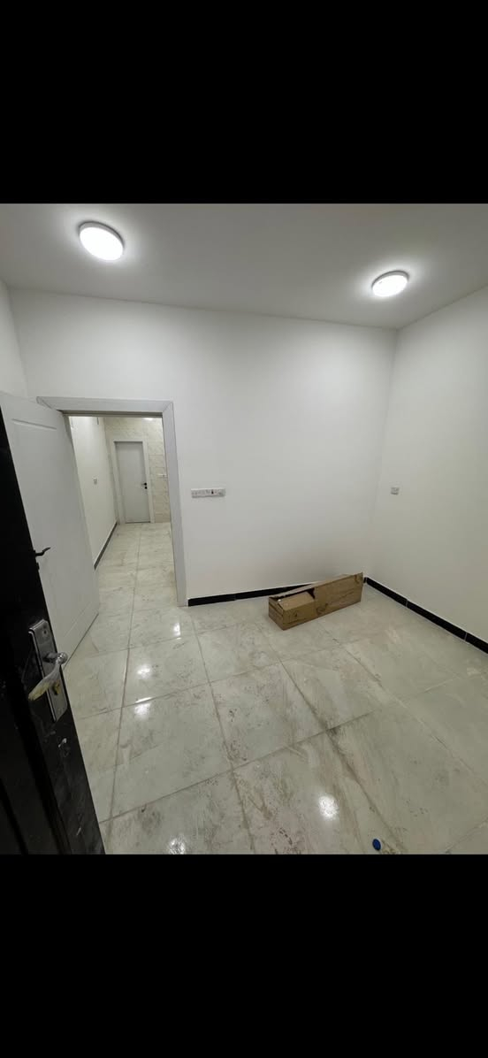 سلام عليكم 
مشتمل مساحة ٤٠ متر
واجهة ٤ نزال ١٠
جديد بناء ٢٠٢٥
يحتوي على 
صاله ومطبخ وخدمات 
الطابق الثاني غرفتين نوم 
العنوان بغداد الجديدة النعيرية 
قرب جامع عرفات
للستفسار ***********
