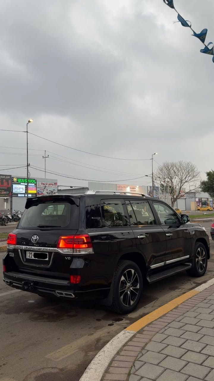 السلام عليكم 
لاندكروز 2020 بحريني 🤍

معروفه مواصفات لبحريني 

رقم سليمانية الجديد هزه وفحص جديده

سياره مكفوله كفاله عامه من الصبغ والبارد

 جديده كلش

كير محرك صدر تبريد كهربائيات كله كفاله شرط 

عنوان بغداد شارع فلسطين

السعر 495 ورقة فقط 
للاستفسار ***********
