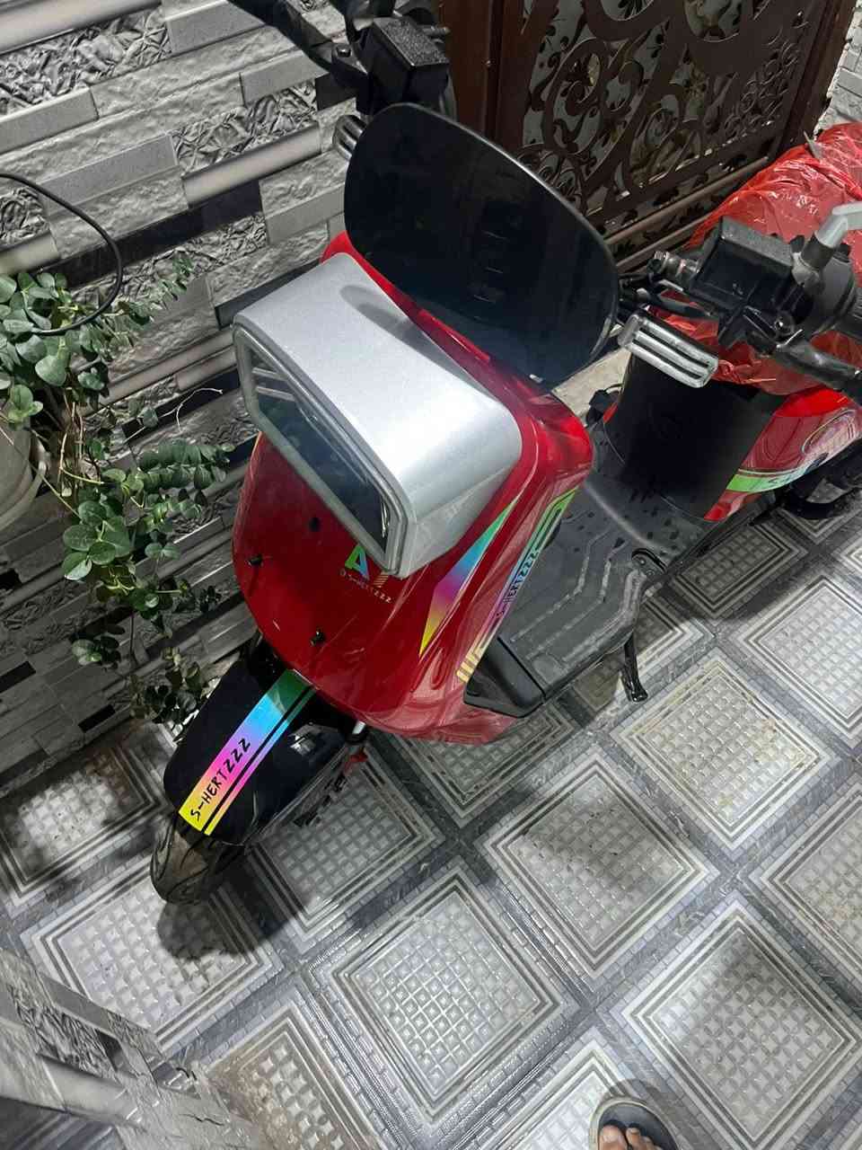 دراجه شحن أربعه كير أربع بطاريات دراجه جديده ونضيفه استعمال شهرين بطاريات ليثيوم سعر٥٥٠ العنوان ام الكبر والغزلان رقم لهاتف***********
