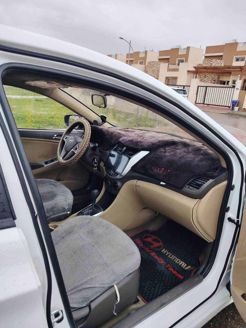 سلام عليكم اكسنت للبيع موديل 14للبيع كلشي موضح بالفحص وصار بيها شبر معجون وصبغ جوا تانكي البانزين كير محرك شرط فول ماعده البصمه فتحه بالسقف وشاشه وكامرا بأسمي وبيها دفتر بانزين /السعر113 وبيها مجال /العنوان كركوك ***********
