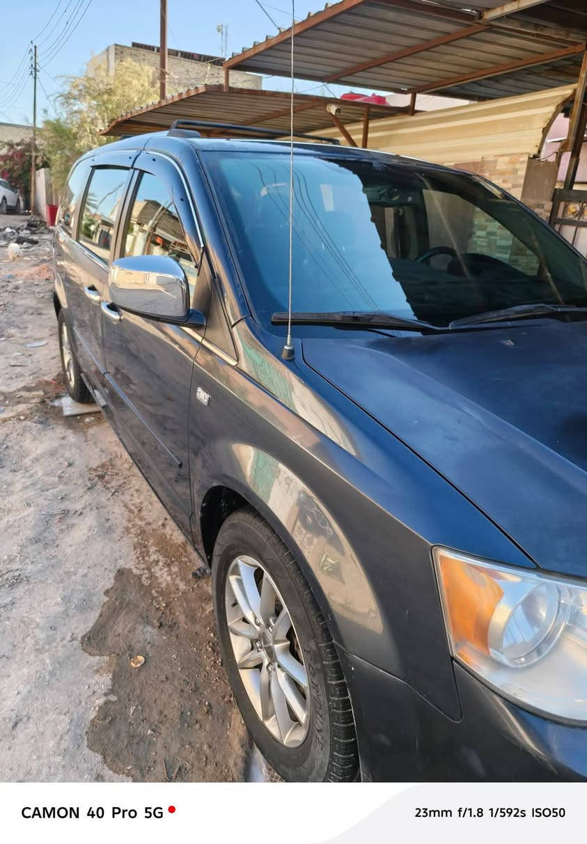 السلام عليكم عندي دوج كراند كرفان 2014 بغداد اباسمي جلد تدفه كشنات أو ستيرن بيبان أو صندوق كهربائي شاشه 2  تشغيل عن بعد كله شغاله مكينه كير حدادي تبريد كله جاهزة خير من الله السعر 135 أو بيه مجال مكاني حله *********** باقي التفاصيل موضح بالسونار
