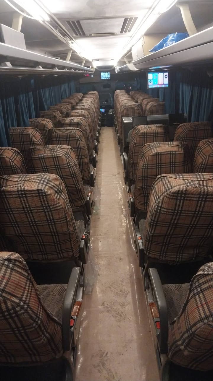 السلام عليكم باص اترفيكو سليمانيه اصولي شرط تحويل باسمي تخم تاير محرك جديد تبريد بلادي ٧ مراوح حشوه كمبريسر جديد ٣ كورات  بغداد الشعب ***********
