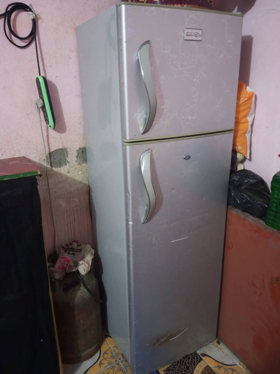 ثلاجه للبيع ***********
